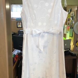 Simple but beautiful white dress!